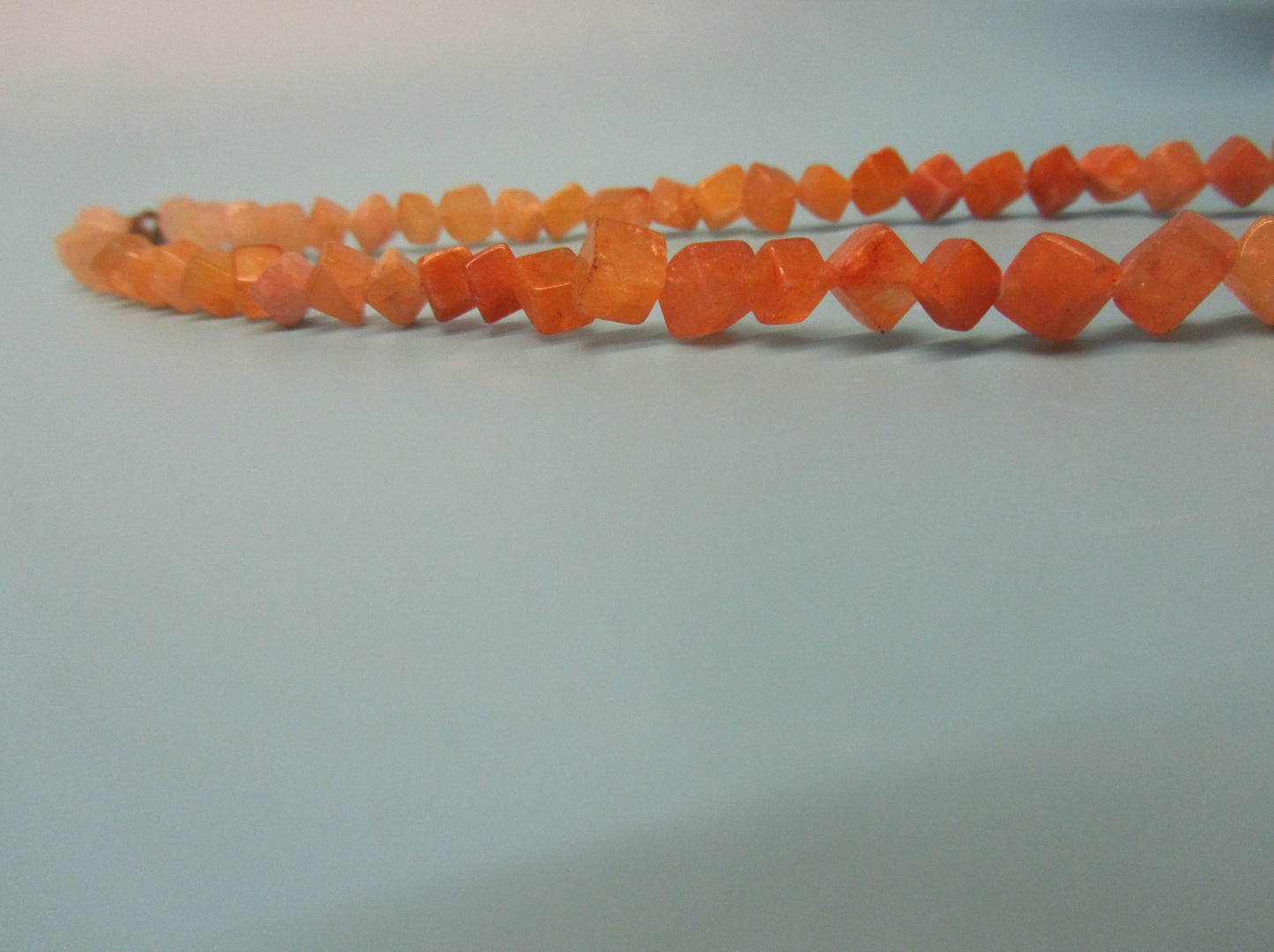 Kette Orangencalcit Würfel