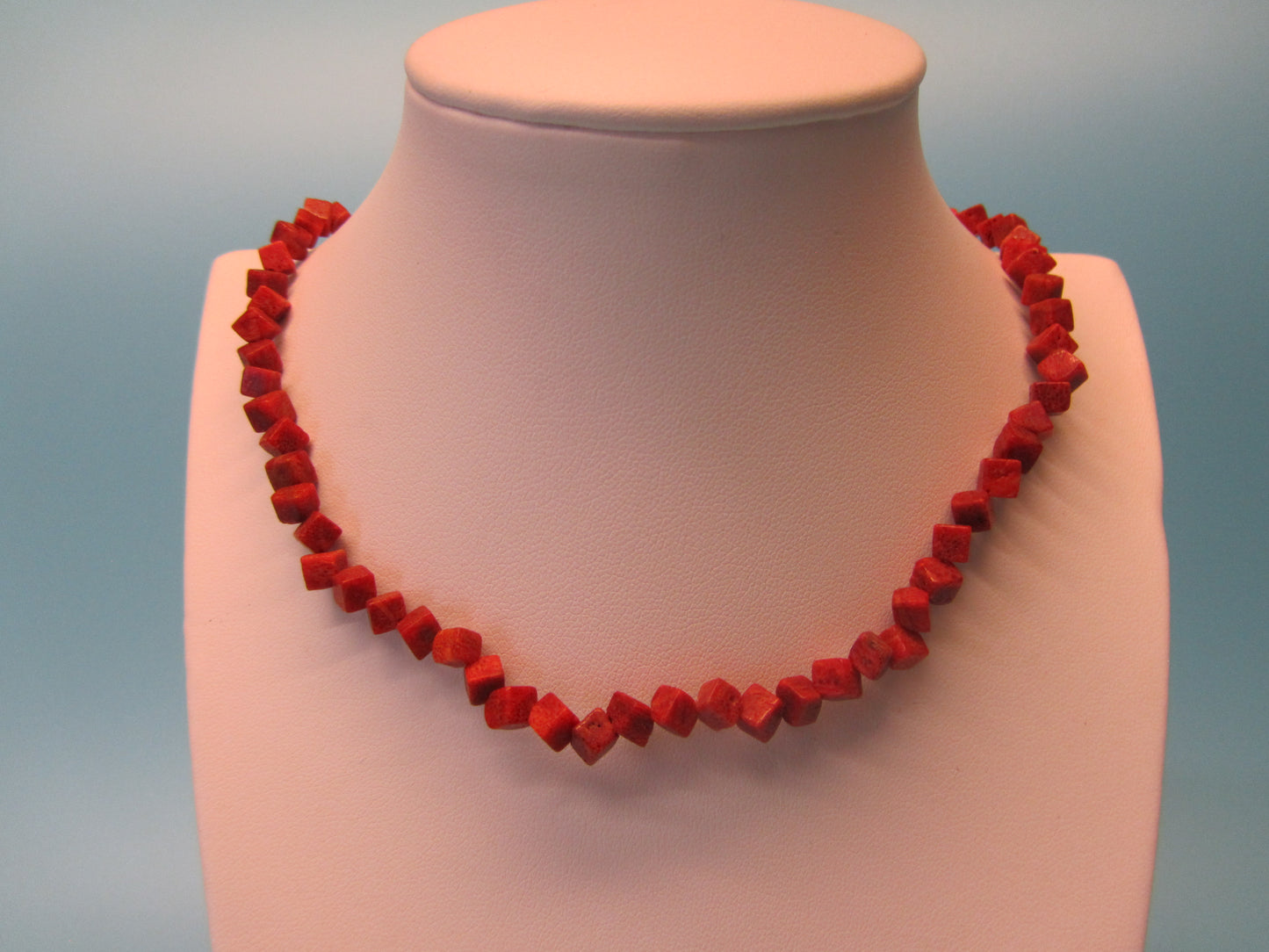 Kette Koralle Würfel