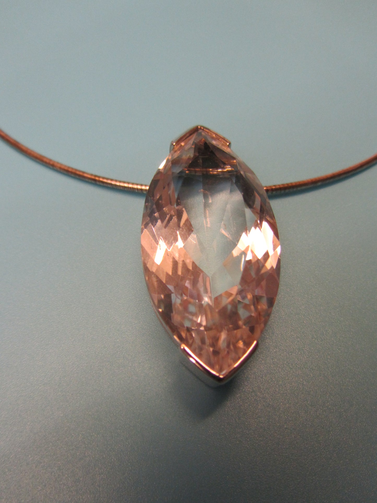 Bergkristall in Silber gefasst